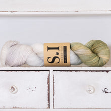 Load image into Gallery viewer, Iris