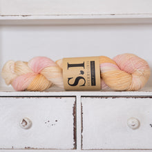 Load image into Gallery viewer, Dahlia Café au Lait Royal