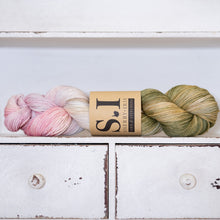 Load image into Gallery viewer, Mossy Knoll