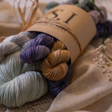 Load image into Gallery viewer, Snowdrops & Crocus Yarn Bouquet