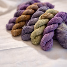 Load image into Gallery viewer, Lavender Bouquet