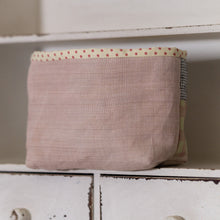 Load image into Gallery viewer, Linen Box Pouch
