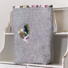 Load image into Gallery viewer, Linen drawstring project bag with Applique Heart
