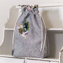 Load image into Gallery viewer, Linen drawstring project bag with Applique Heart PRE ORDER
