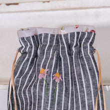 Load image into Gallery viewer, Daisy Design Hand Embroidered Notions Pouch
