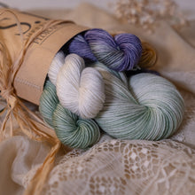 Load image into Gallery viewer, Snowdrops &amp; Crocus Yarn Bouquet
