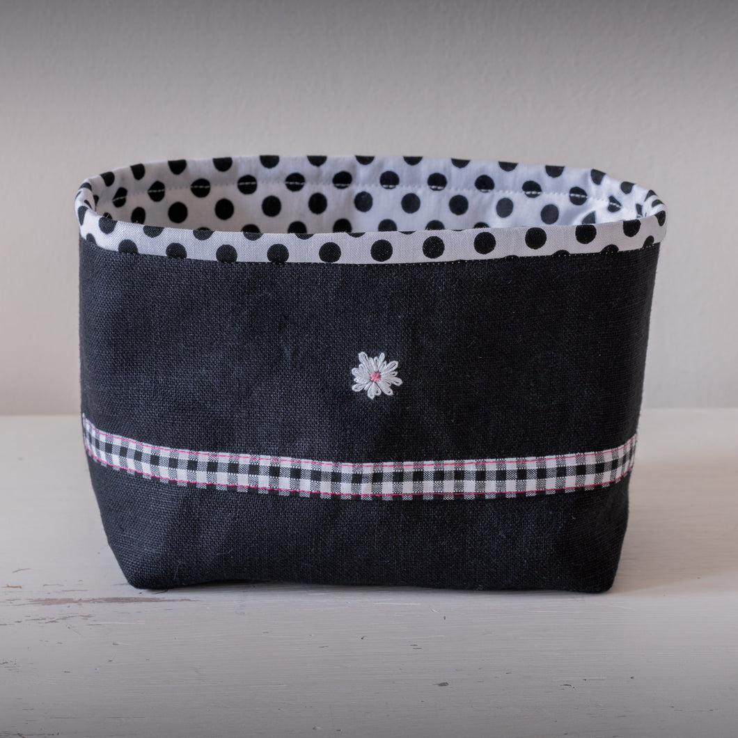 HAND EMBROIDERED LINEN BOX POUCH
